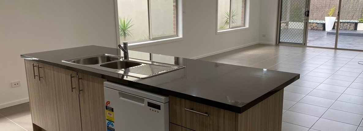 support-independent-living-epping-2-kitchen-2-felicity-holistic-care SIL house in Epping showing the kitchen, the living room and the dining room