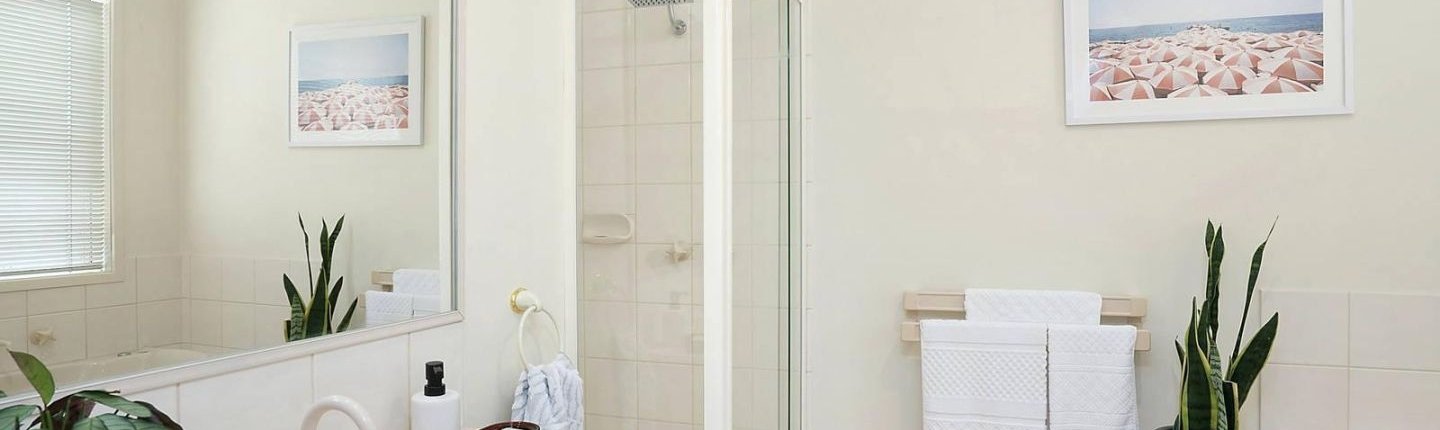 support-independent-living-sil-waurn-ponds-bathroom-felicity-holistic-care SIL house in Waurn Ponds showing the bathroom