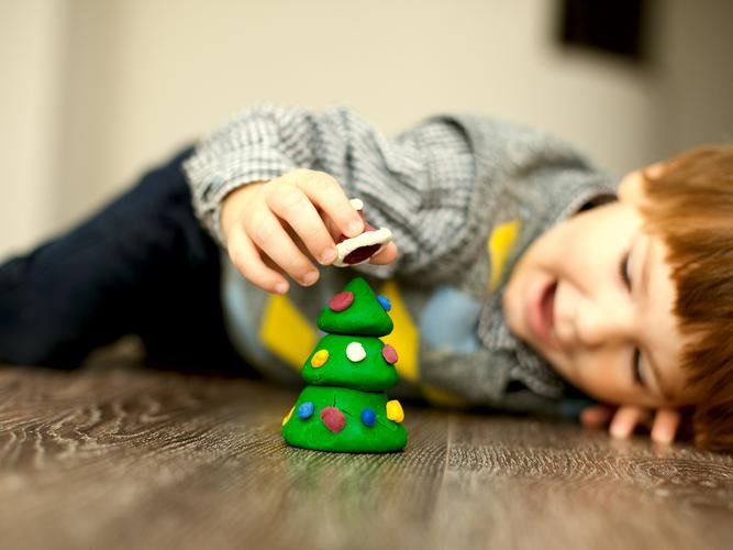 Discover 8 sensory Christmas crafts for kids