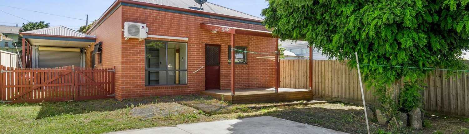 support-independent-living-geelong-2-backyard-felicity-holistic-care SIL house in Geelong showing one of the backyards