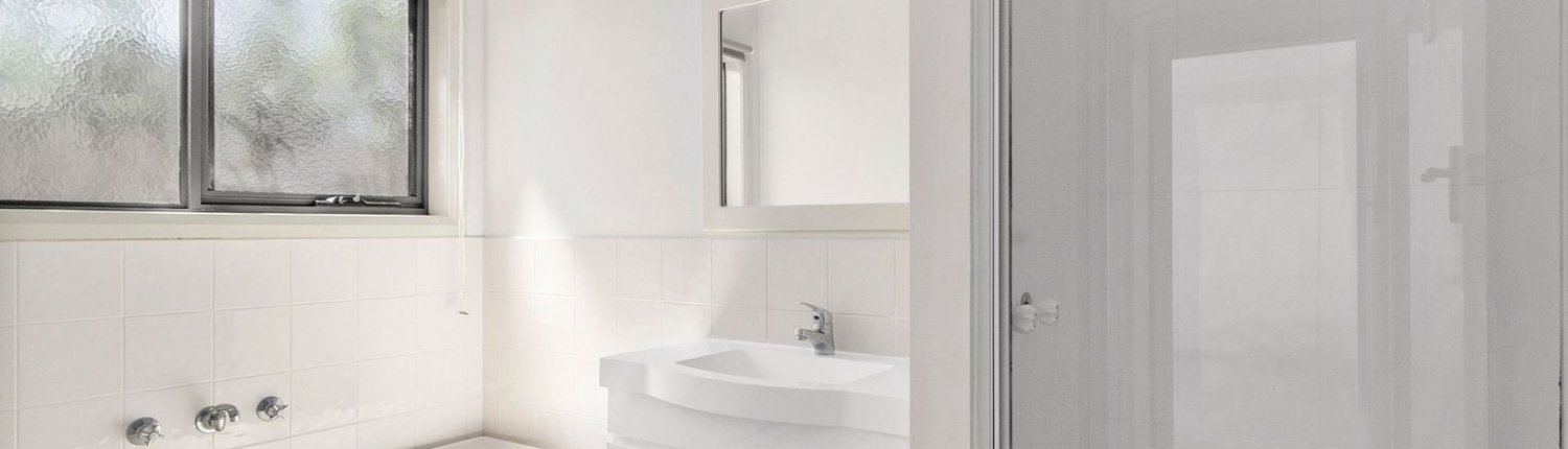 support-independent-living-geelong-2-bathroom-felicity-holistic-care SIL house in Geelong showing one of the bathrooms