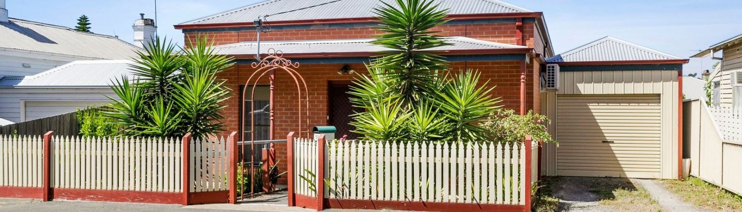 support-independent-living-geelong-2-front-house-felicity-holistic-care SIL house in Geelong showing the front house