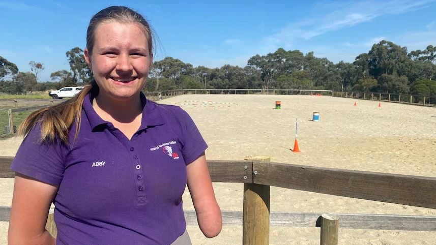 Abby Vidler, a 17-year-old with no forearms, smiles happily at the camera